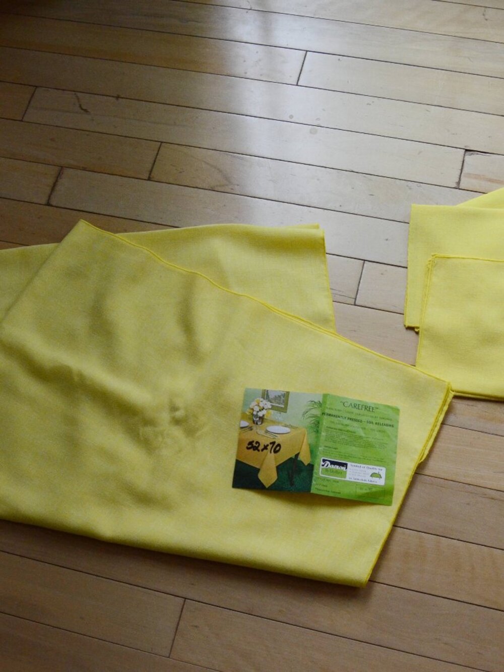 Vintage "Carefree" -Soil Releasing Tablecloth by Bardwil 52 x 70 + Napkins